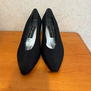 Stuart Weitzman size 7 Black Textured Nylon Fabric Pointed Toe Pumps Heels Shoe